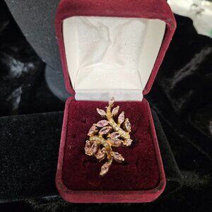 Gold toned pink / clear rhinestone ring